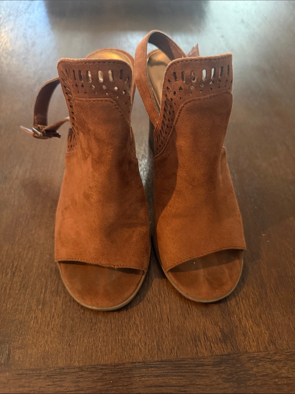 Women’s Open-Toe Suede Slingback Sandals in Brown. Carlos Santana. Size 8
